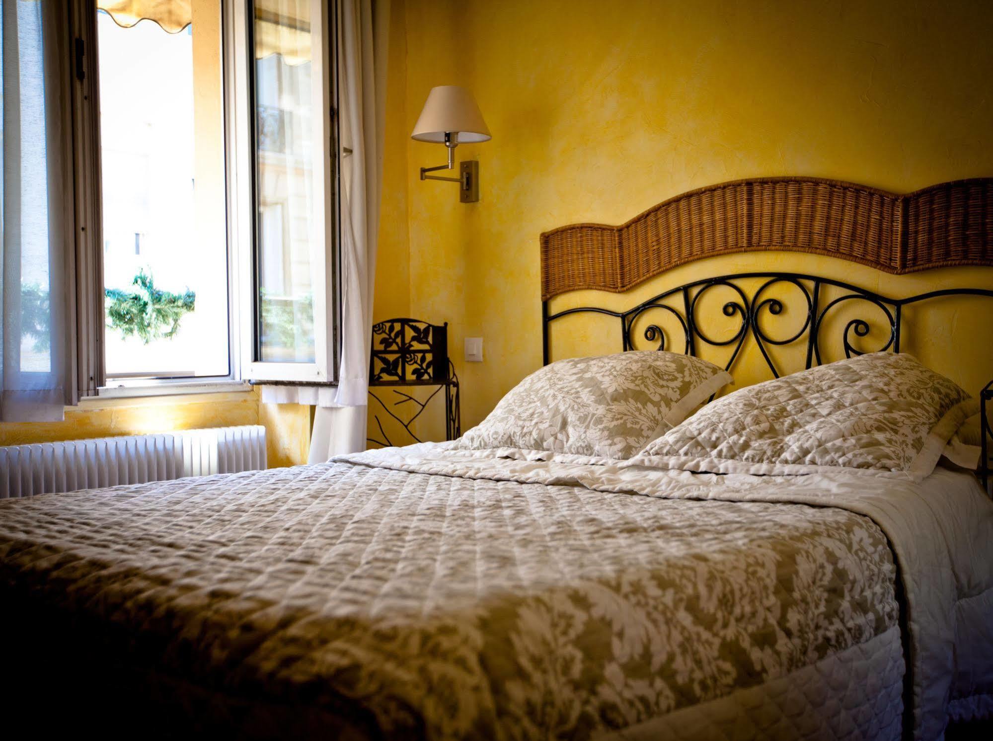 Hotel De La Tulipe 3*